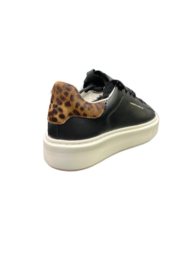 SNEAKERS CRIME LONDON ELEVATE