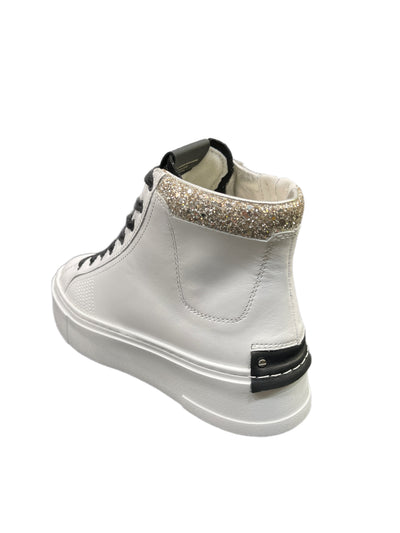 SNEAKERS CRIME LONDON WEIGHTLESS